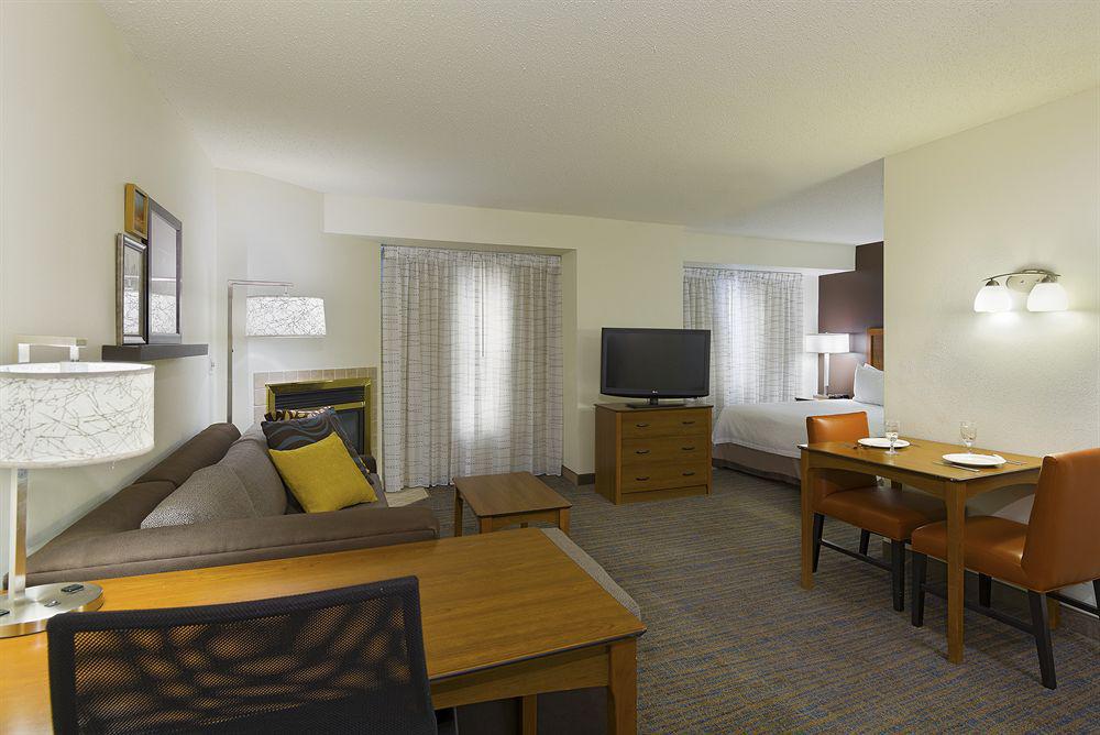 Hilton Garden Inn Atlanta North/Alpharetta Bagian luar foto