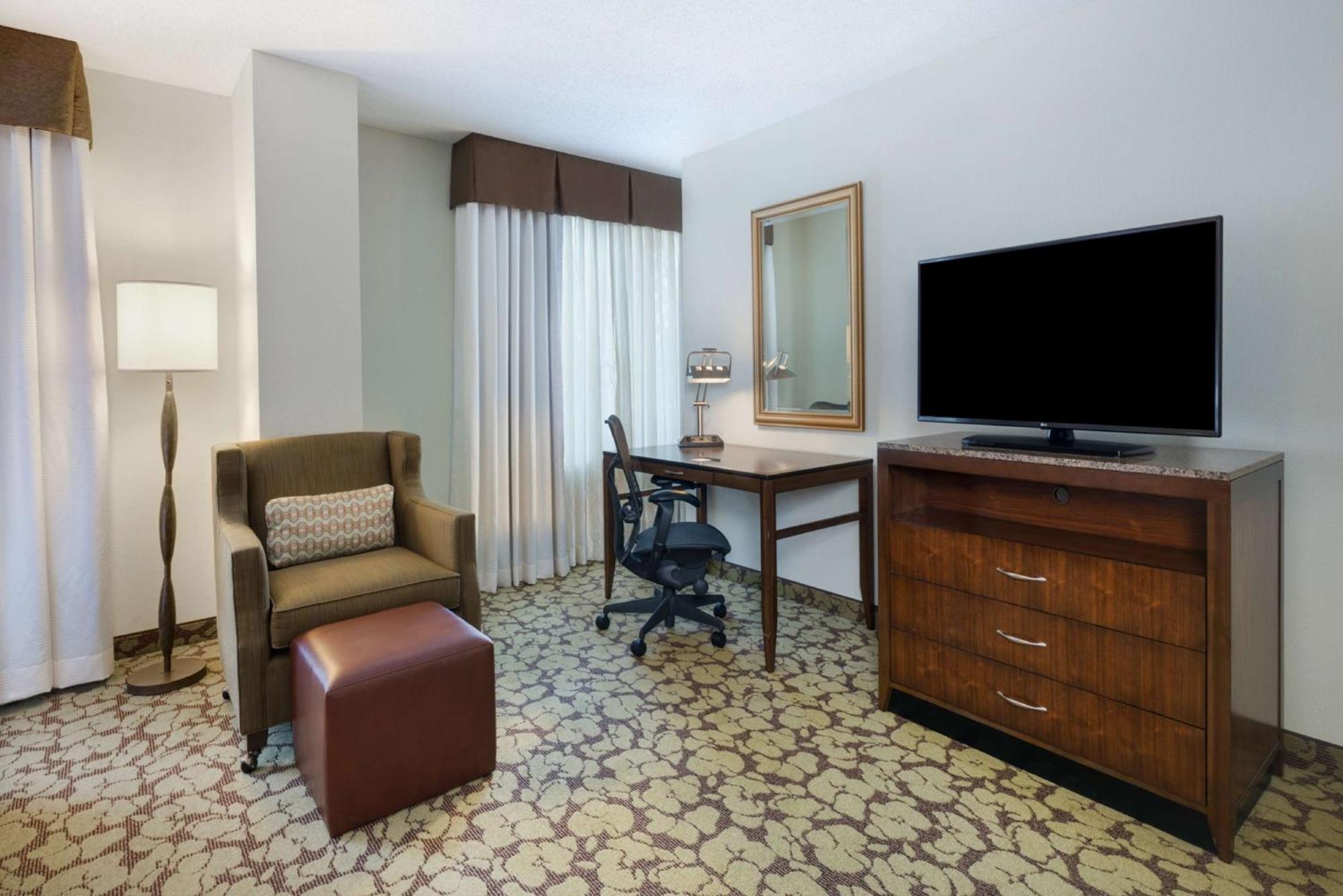 Hilton Garden Inn Atlanta North/Alpharetta Bagian luar foto