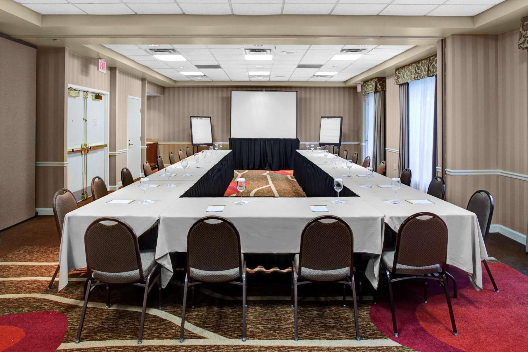 Hilton Garden Inn Atlanta North/Alpharetta Bagian luar foto