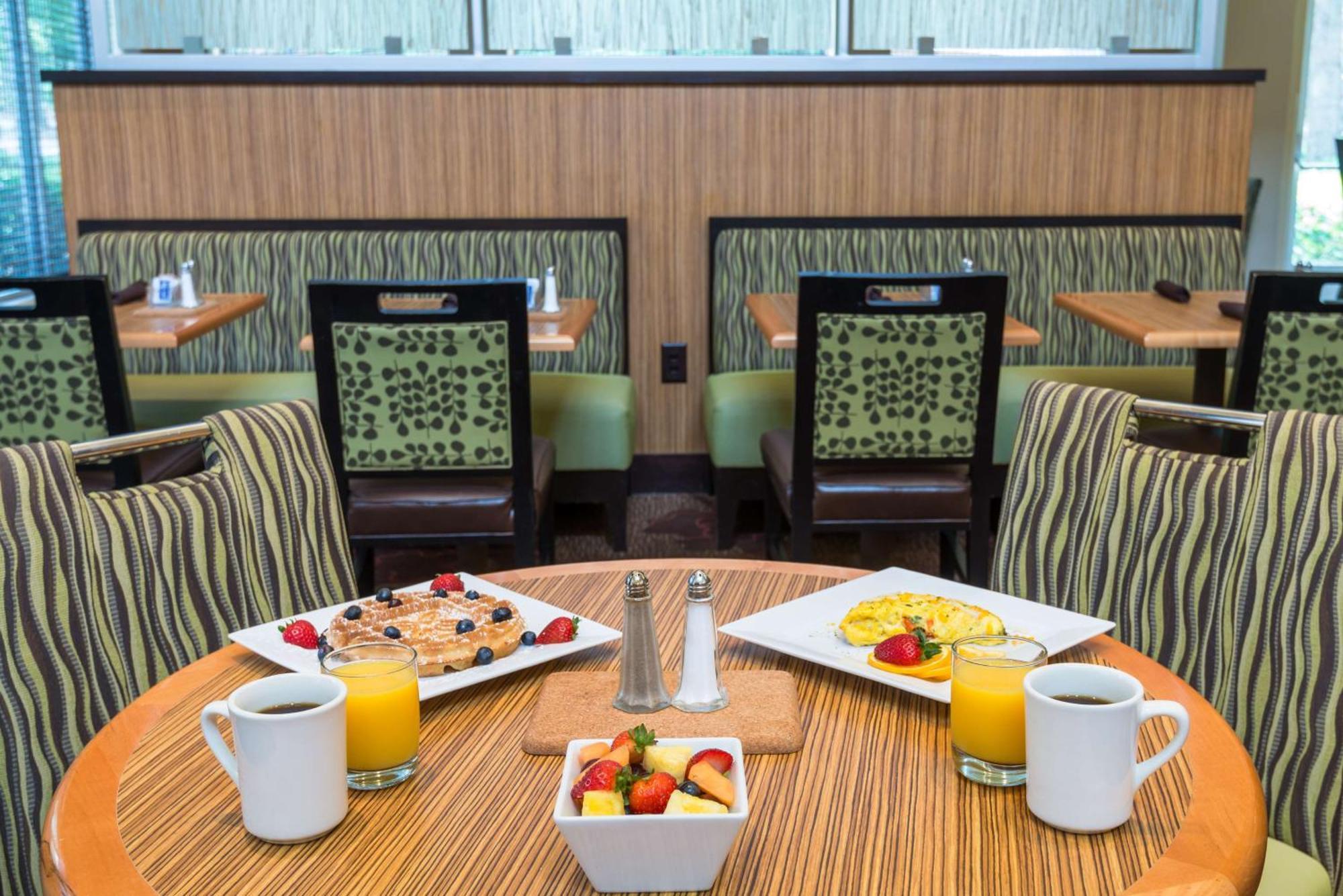 Hilton Garden Inn Atlanta North/Alpharetta Bagian luar foto