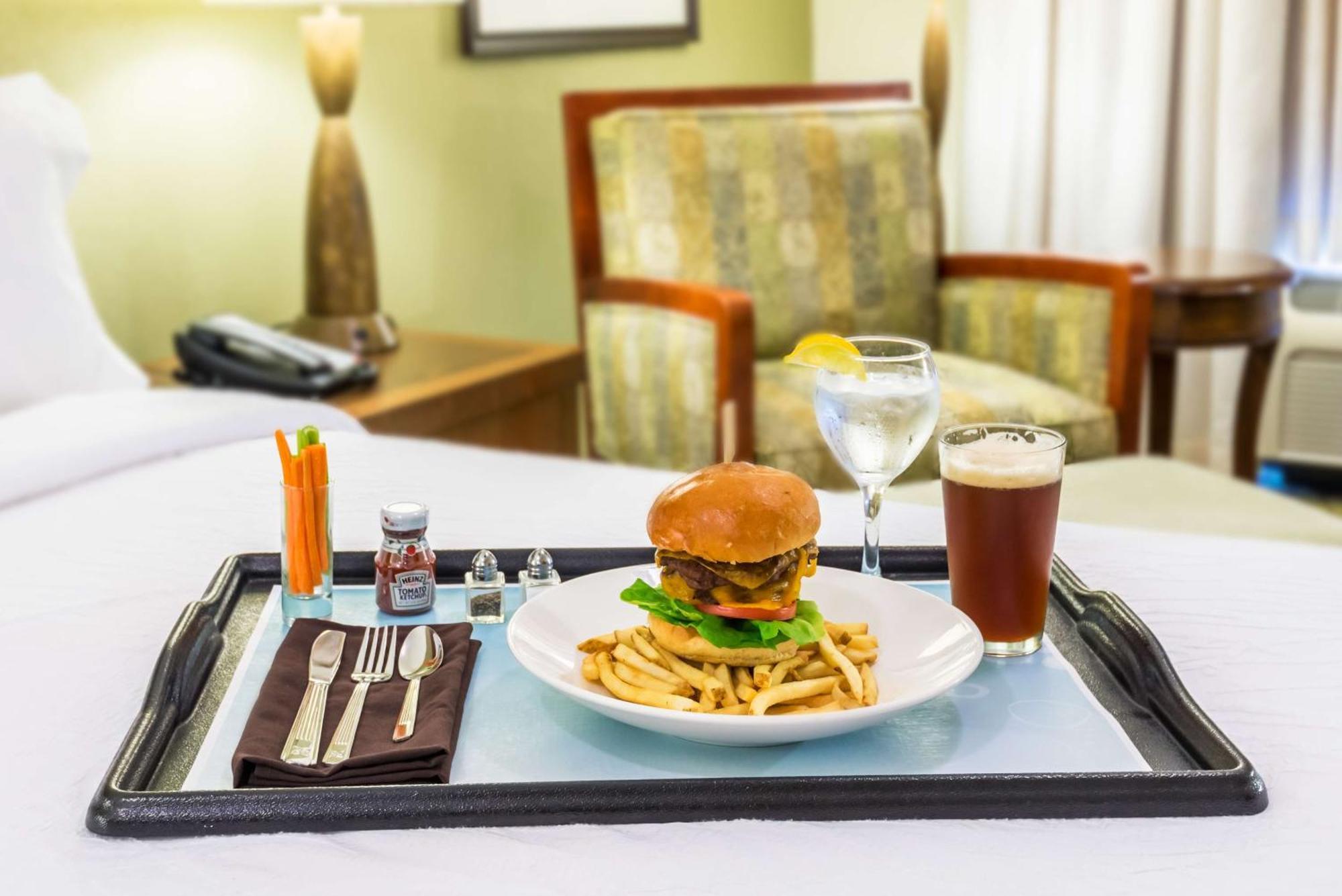 Hilton Garden Inn Atlanta North/Alpharetta Bagian luar foto