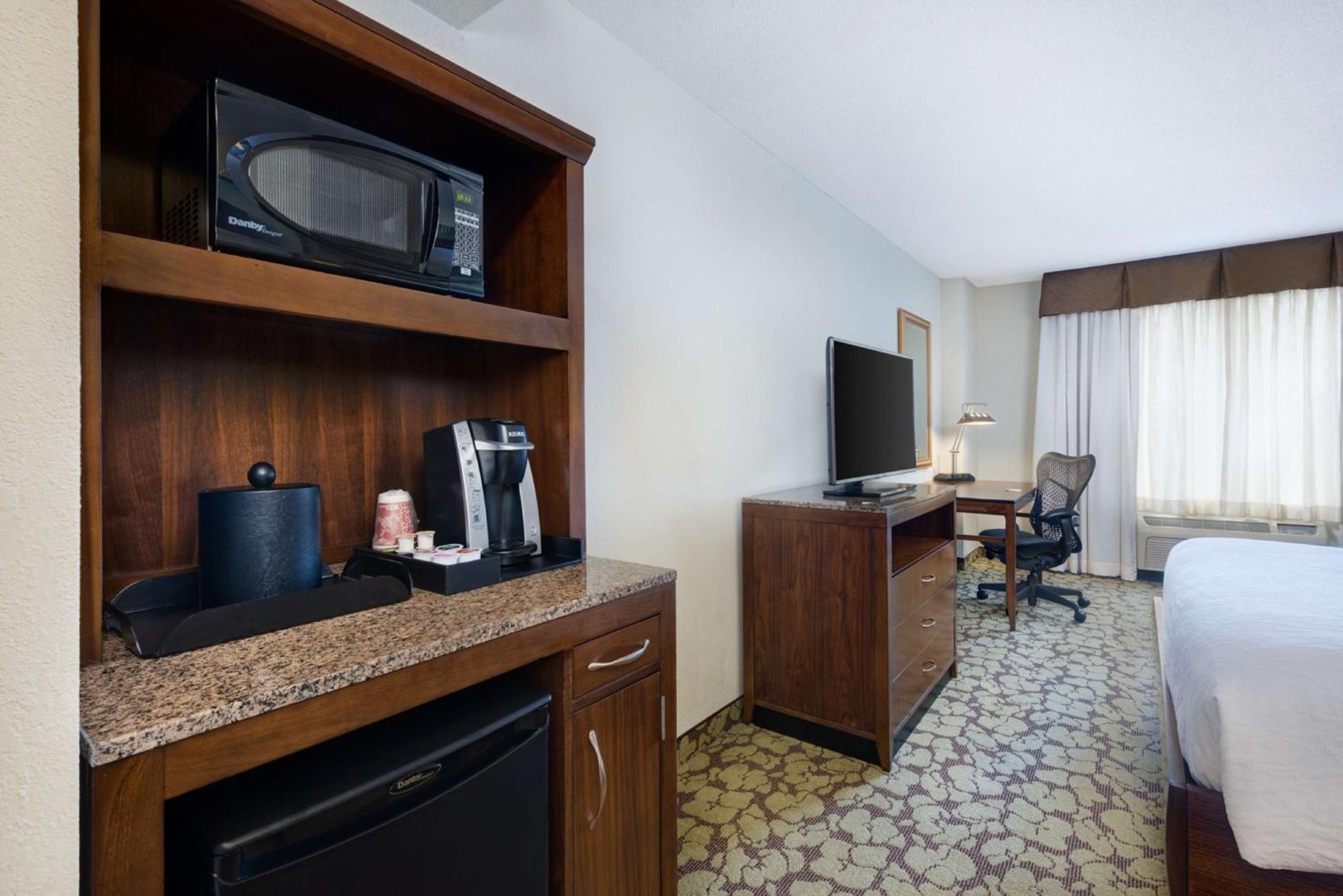 Hilton Garden Inn Atlanta North/Alpharetta Bagian luar foto