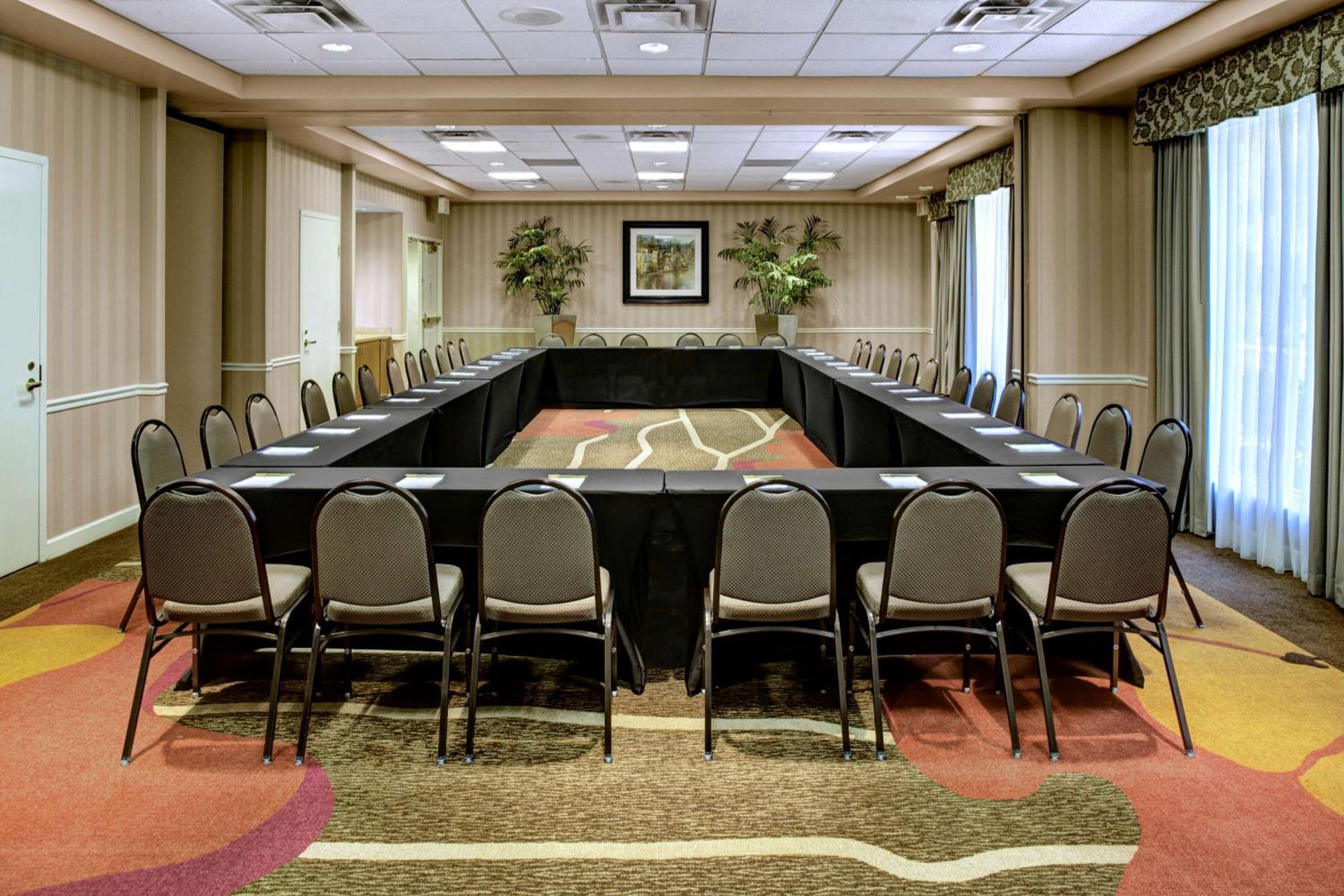 Hilton Garden Inn Atlanta North/Alpharetta Bagian luar foto