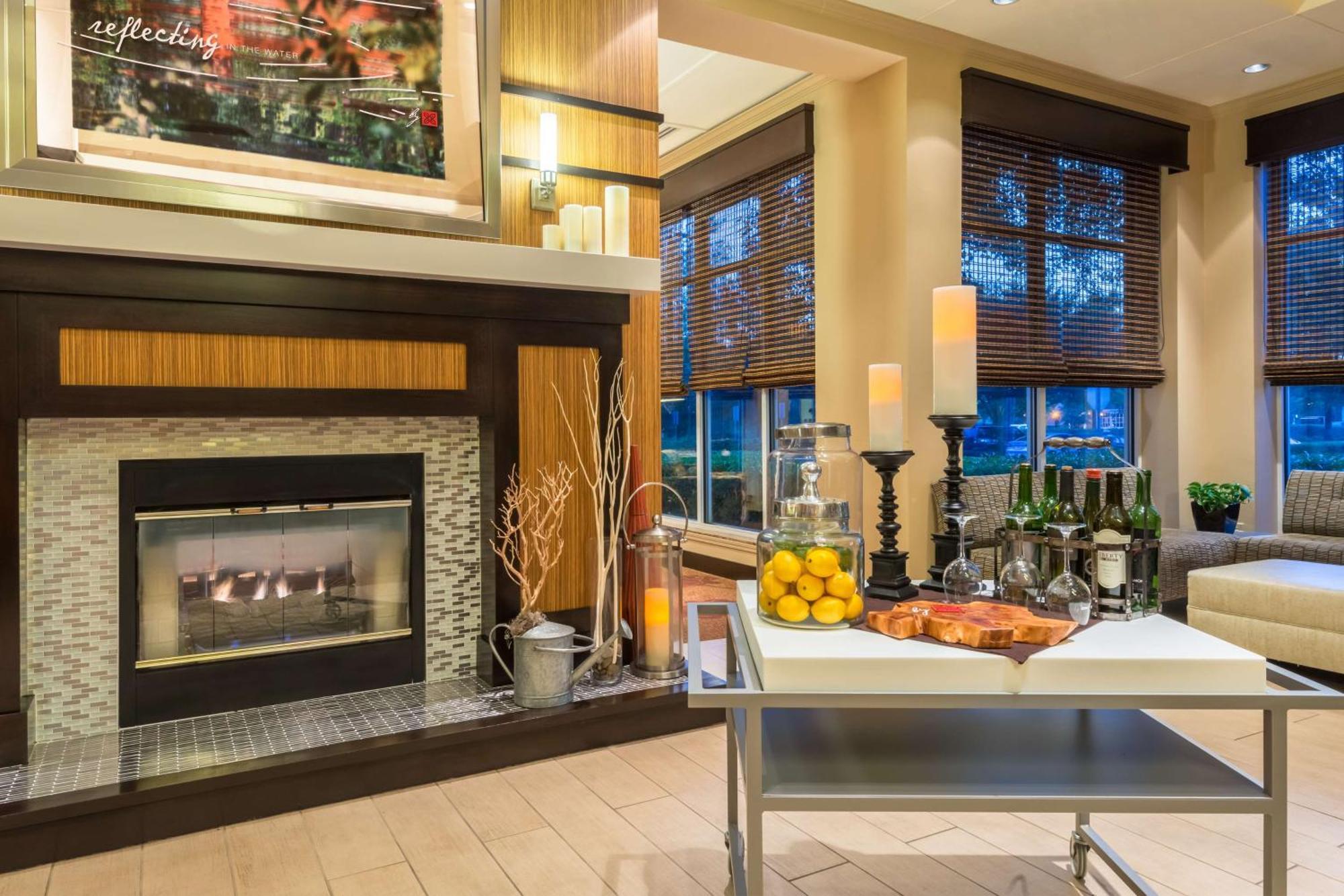 Hilton Garden Inn Atlanta North/Alpharetta Bagian luar foto