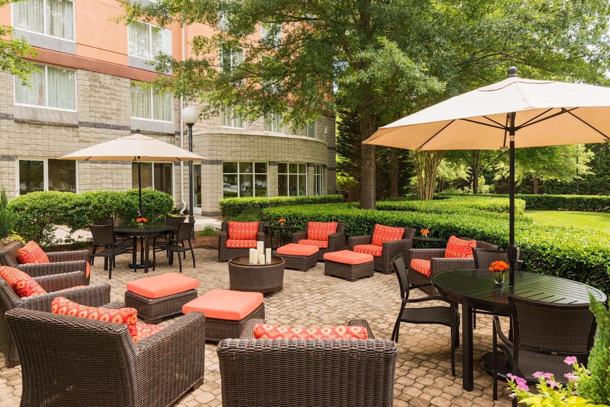 Hilton Garden Inn Atlanta North/Alpharetta Bagian luar foto