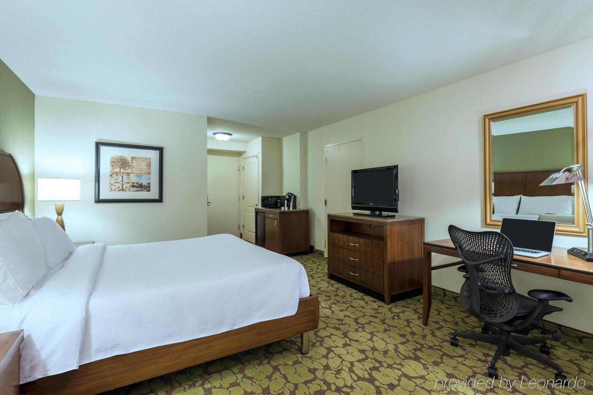 Hilton Garden Inn Atlanta North/Alpharetta Bagian luar foto